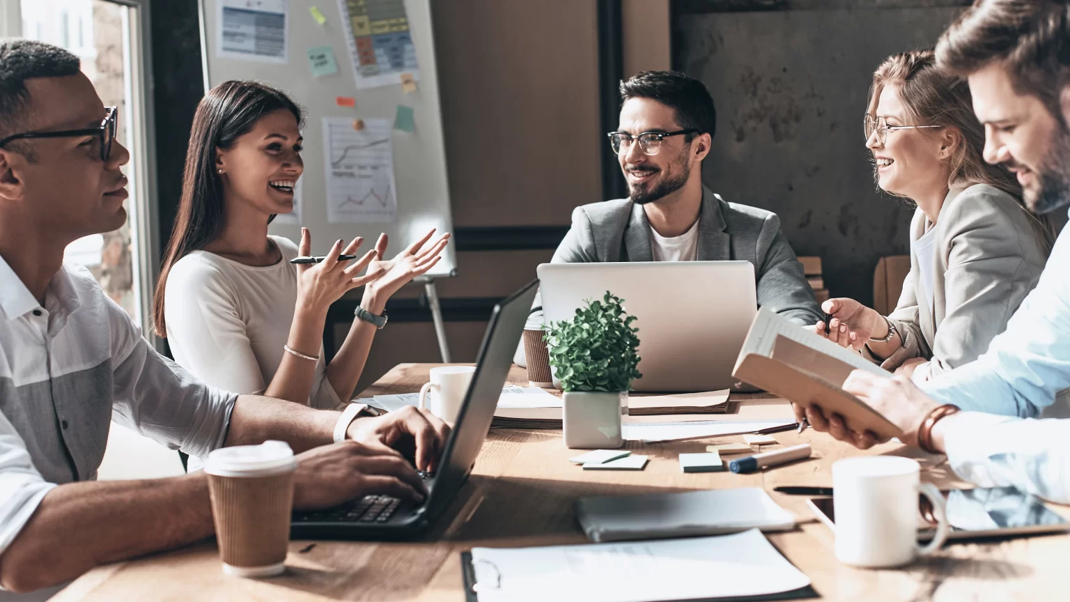 Selling in a Competitive B2B Landscape: Winning with Customer-Centric Solutions